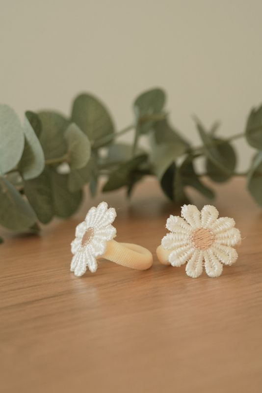 Hårstrikk 2 pk blomst hvit/beige